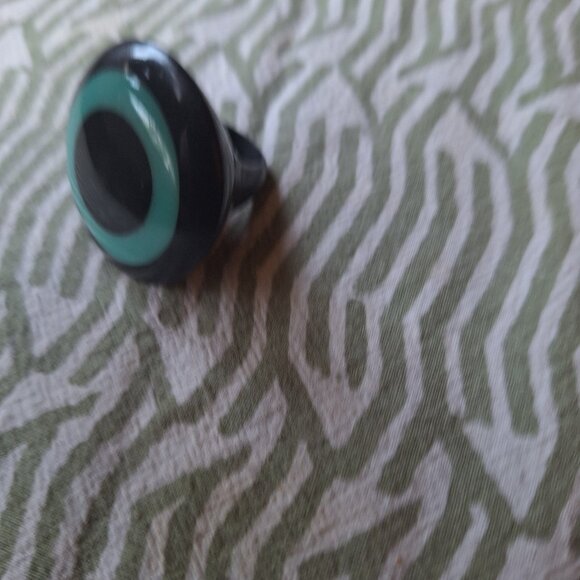 Statement resin ring - Picture 2 of 7